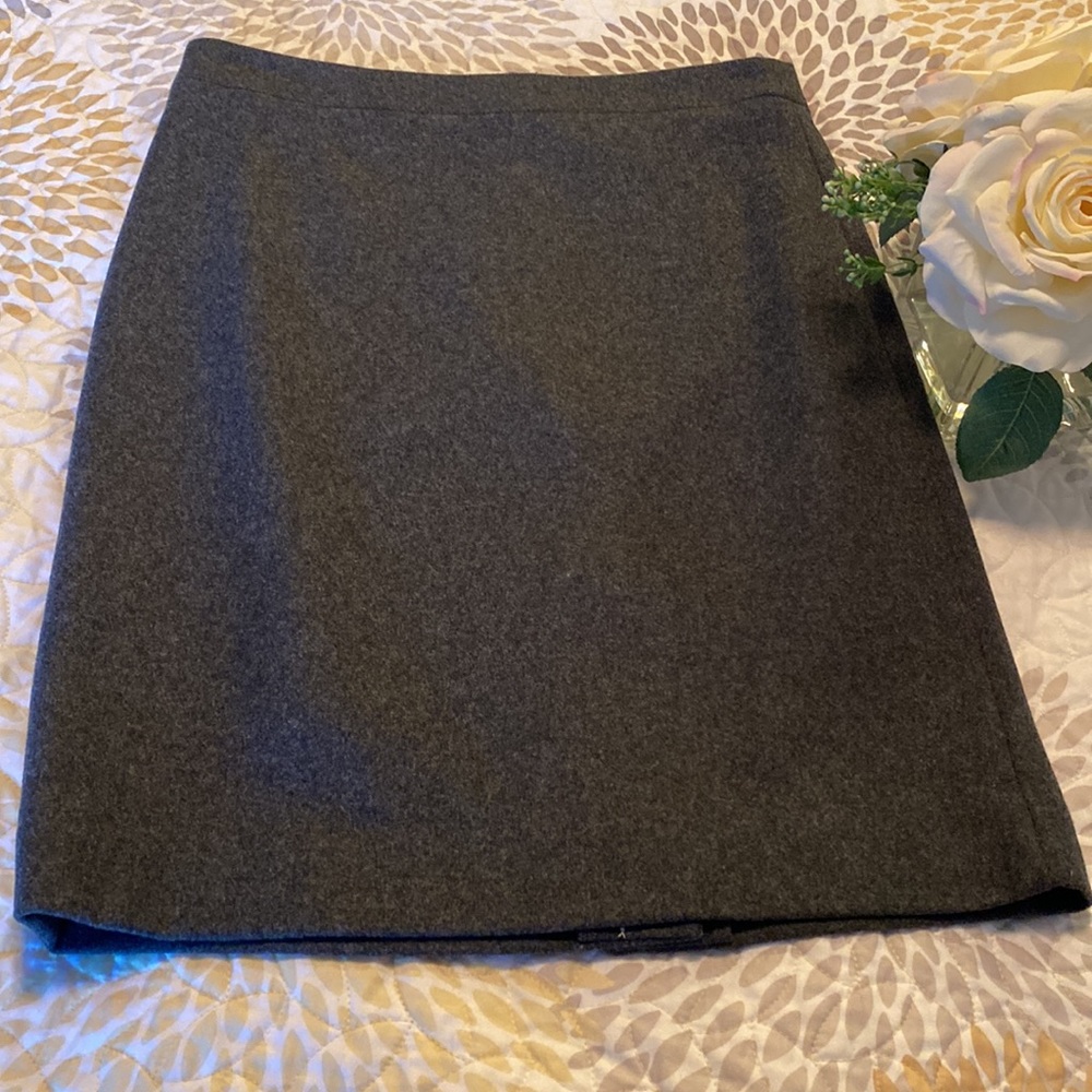 J Crew The Pencil Skirt in wool blend. NWT new with tag. Gray. - Picture 2 of 8